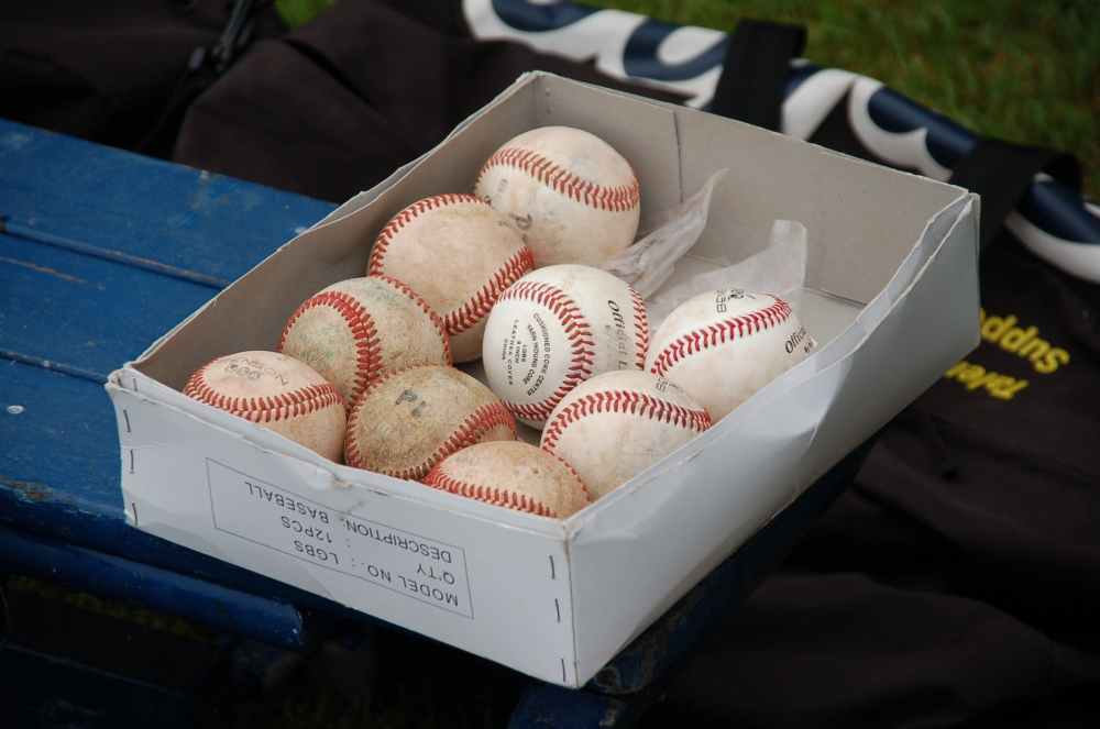 baseball-ball-box-sports-163390.jpeg